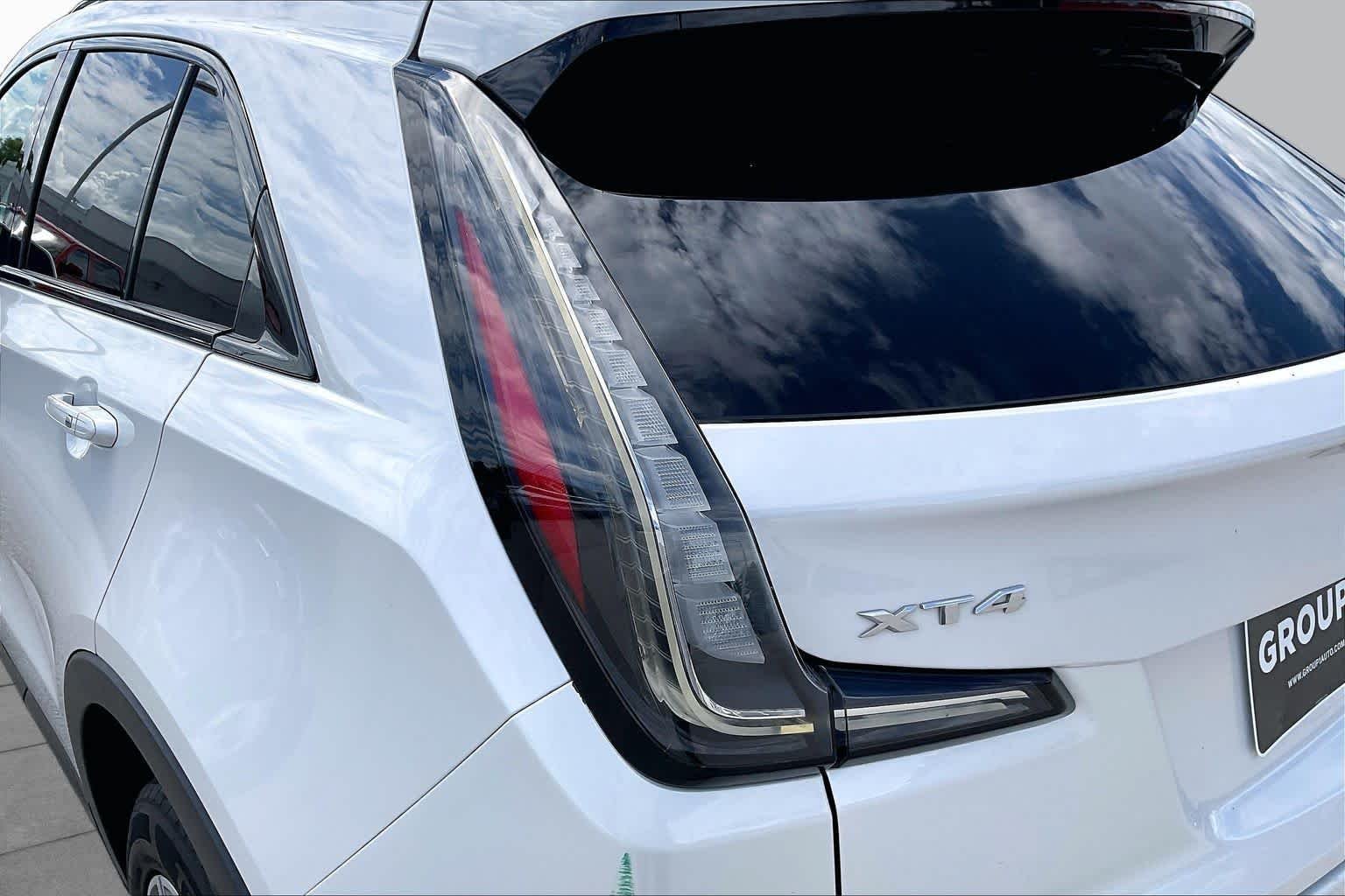 Used 2019 CRYSTAL WHITE TRICOAT Cadillac FWD Sport image 26