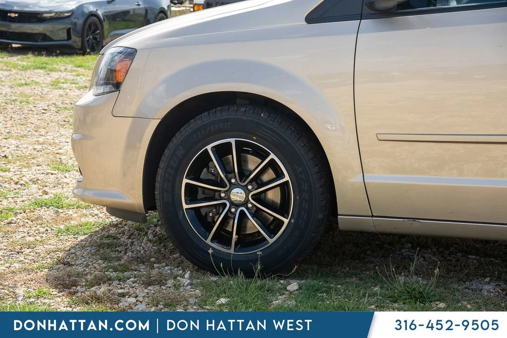Used 2016 Beige Dodge R/T image 34