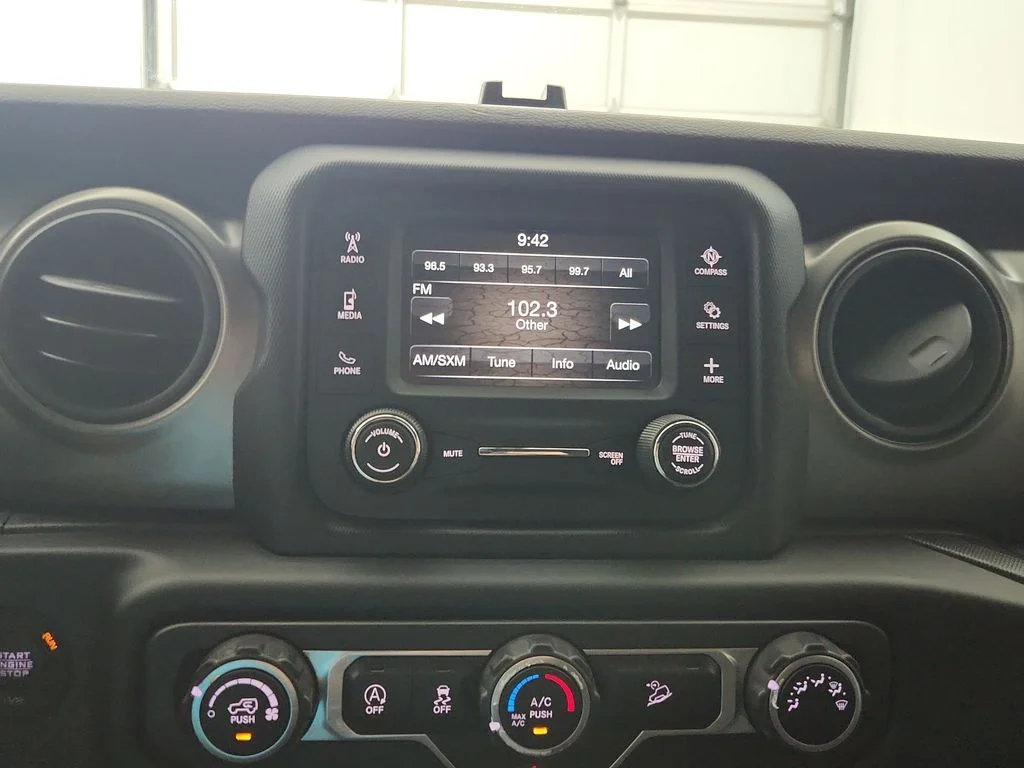Used 2018 White Jeep Unlimited Sport image 27