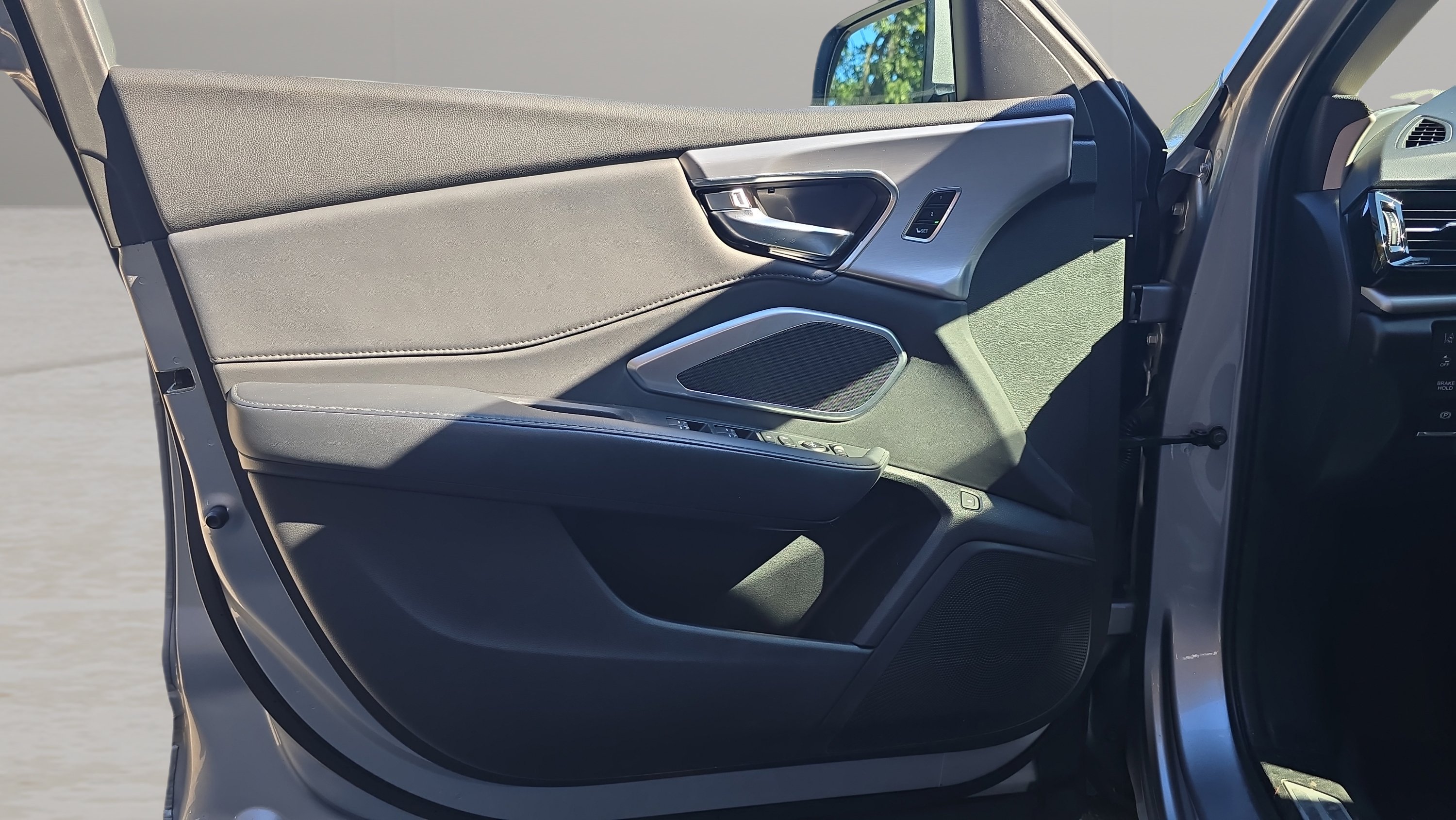Used 2019 Silver Acura SH-AWD image 23