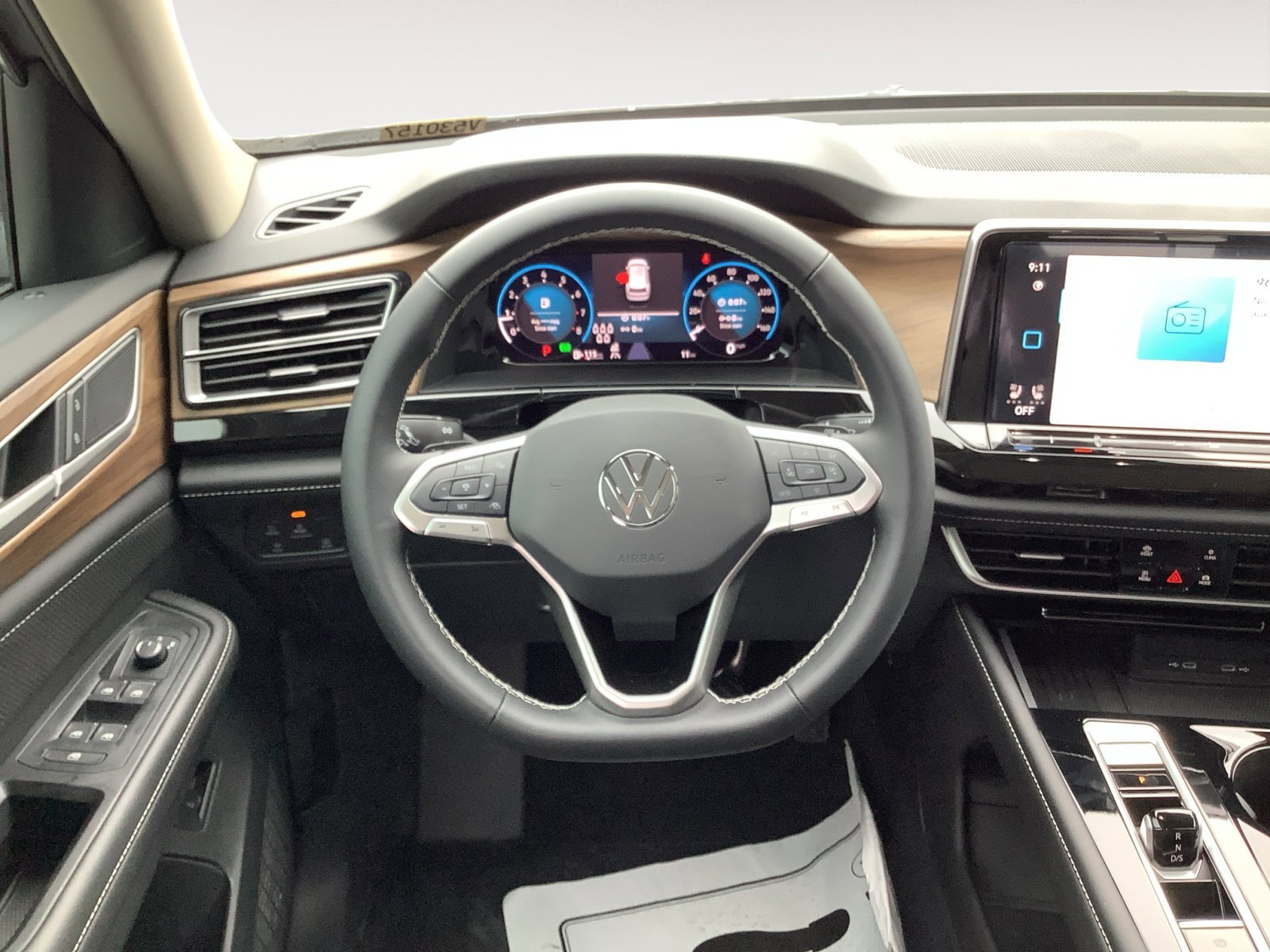 New 2025 Silver Mist Metallic Volkswagen 2.0T SE w/Technology image 15
