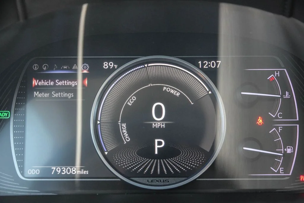 Used 2020 Silver Lexus 300h image 22