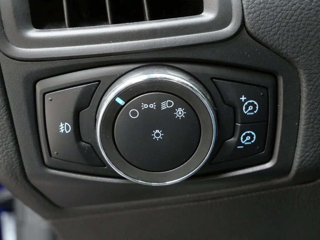 Used 2012 Blue Ford SE image 23