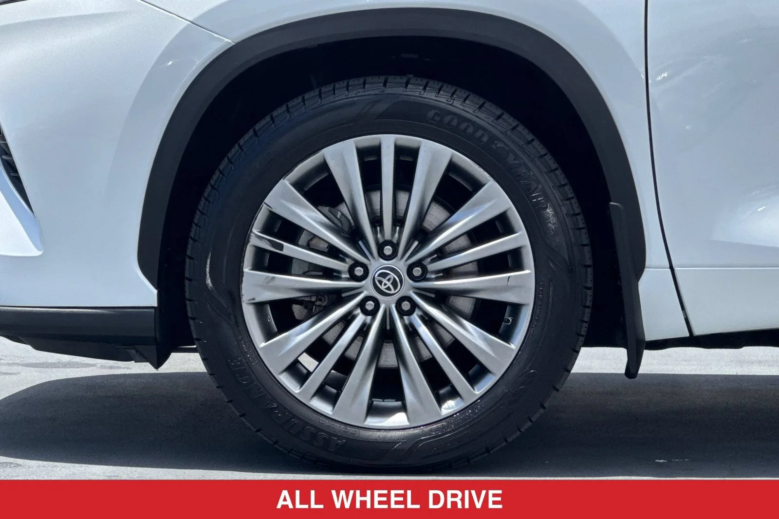 Used 2022 White Toyota Platinum image 29