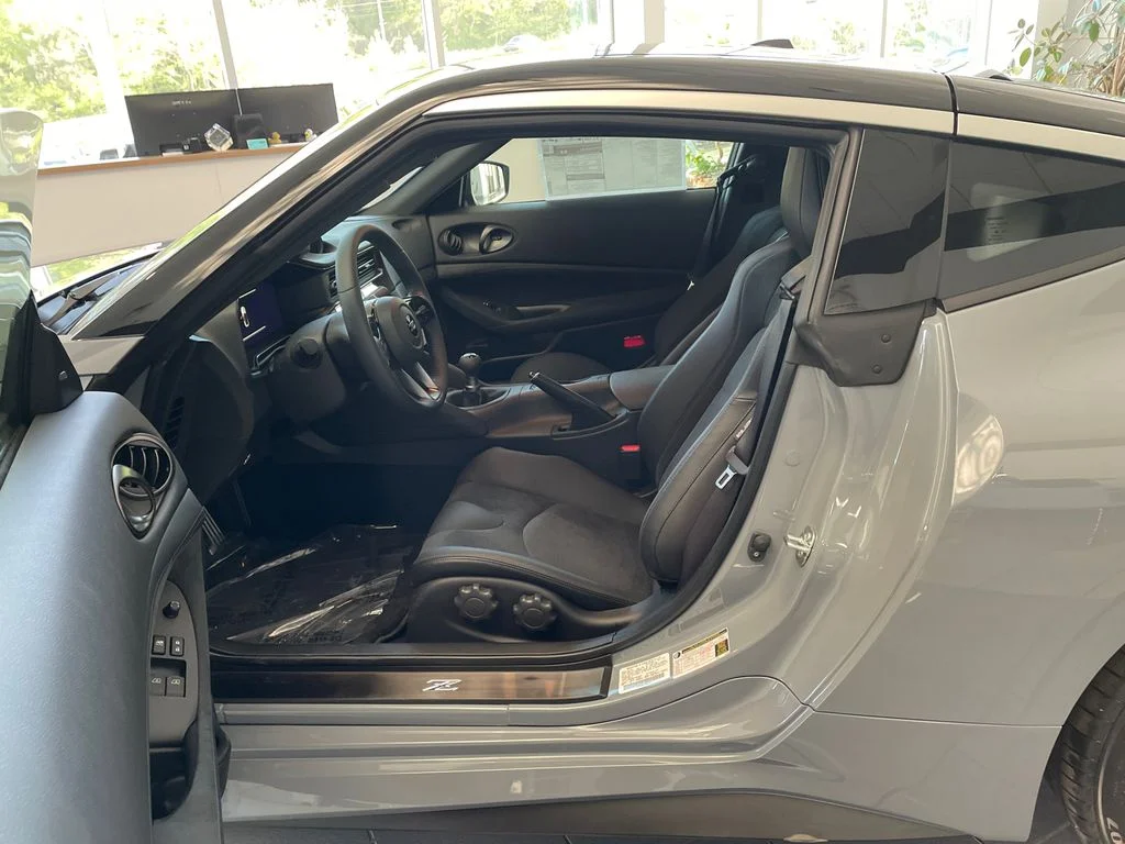 New 2026 Boulder Gray Pearl / Super Black Two-tone Nissan Performance image 11