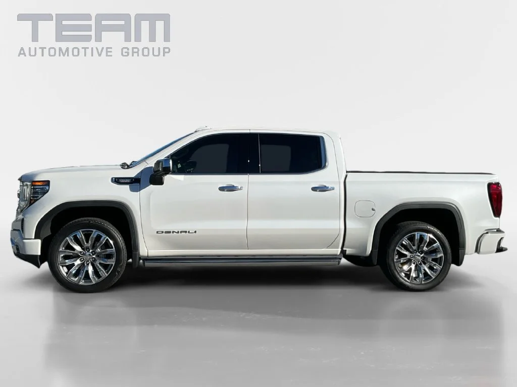 Used 2024 White Frost Tricoat GMC Denali image 4