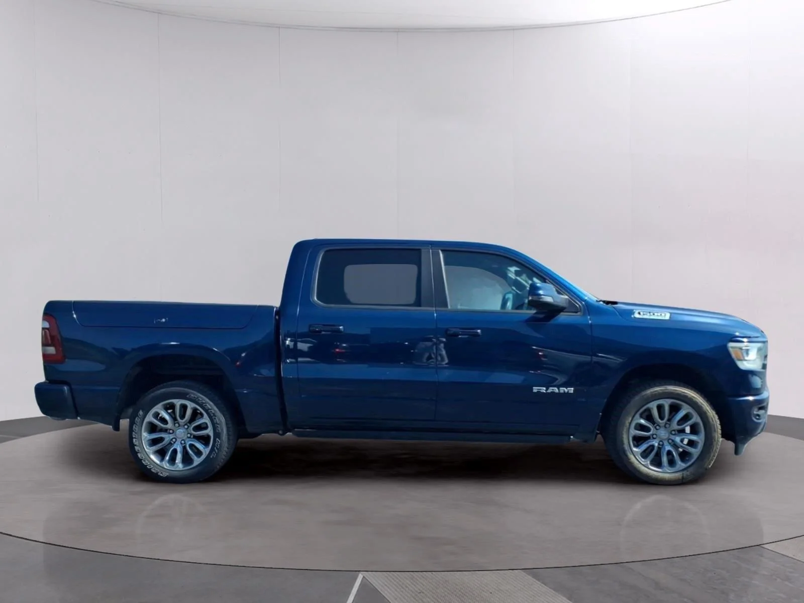 Used 2023 Diamond Black Crystal Pearlcoat Ram Laramie image 8