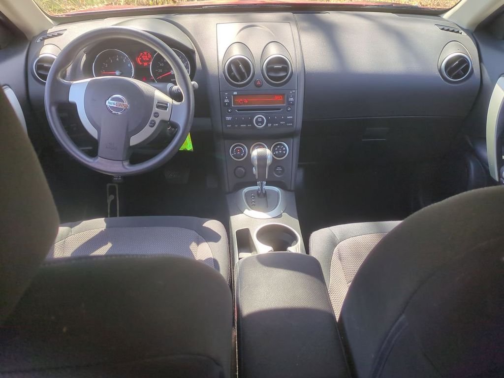 Used 2010 Red Nissan SL image 21