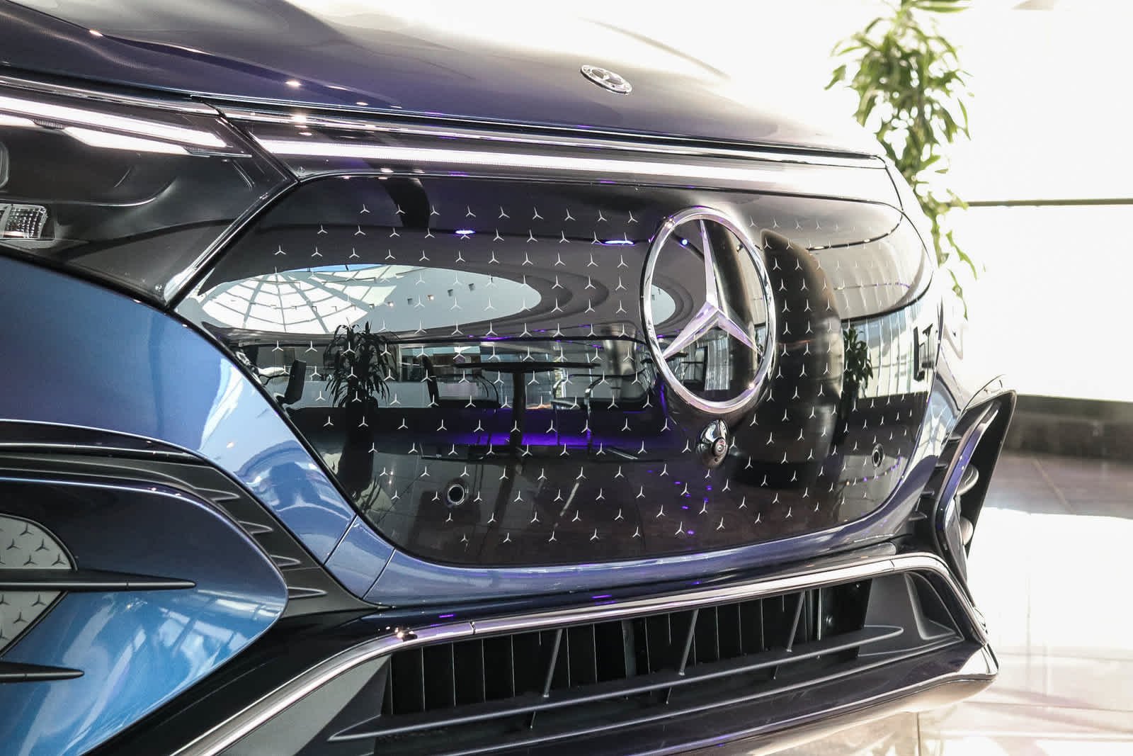 New 2027 Twilight Blue Metallic Mercedes-Benz EQS 400 image 8