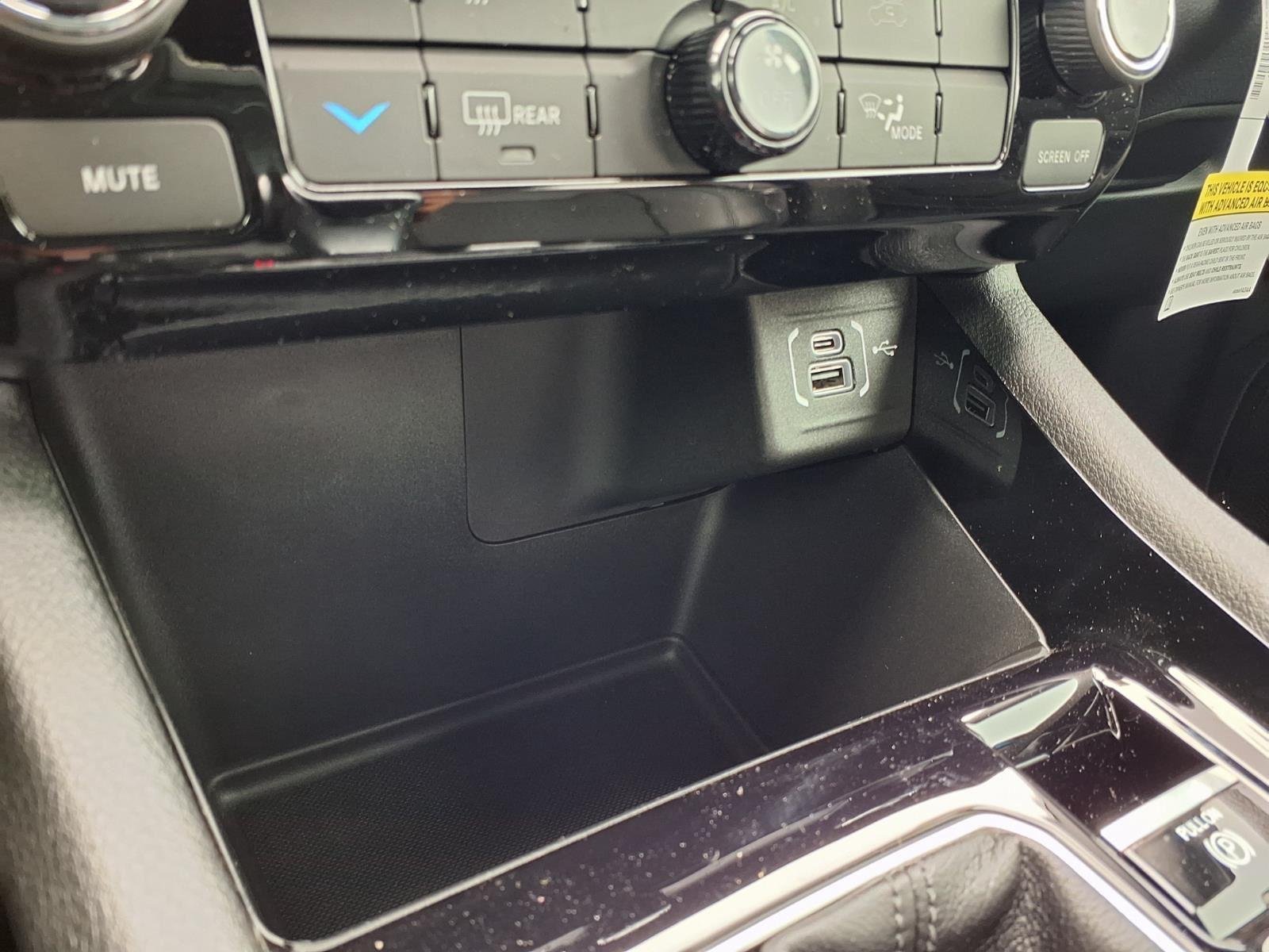 New 2026 Hydro Blue Pearl-Coat Exterior Paint Jeep Latitude Altitude image 11
