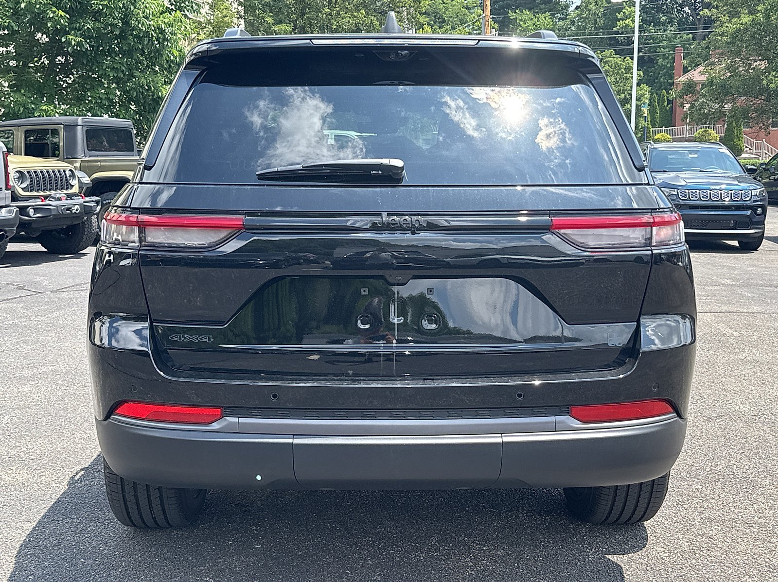 New 2026 Diamond Black Crystal Pearlcoat Jeep 85th Anniversay Edition 4x4 image 5