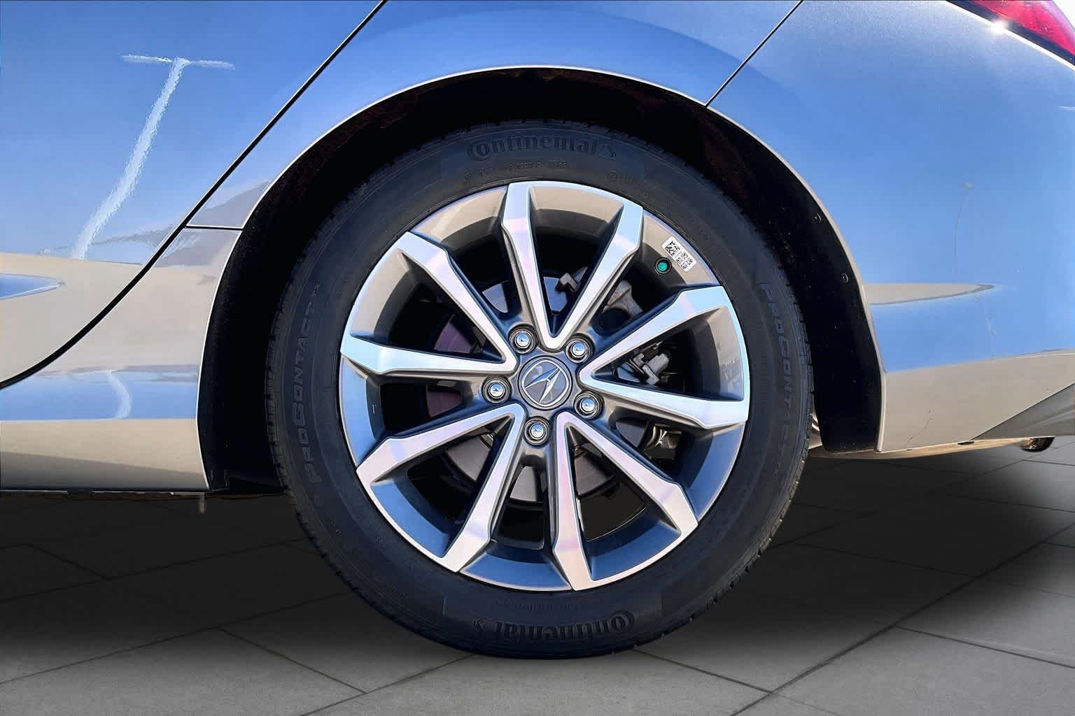 Used 2024 Liquid Carbon Metallic Acura  image 11