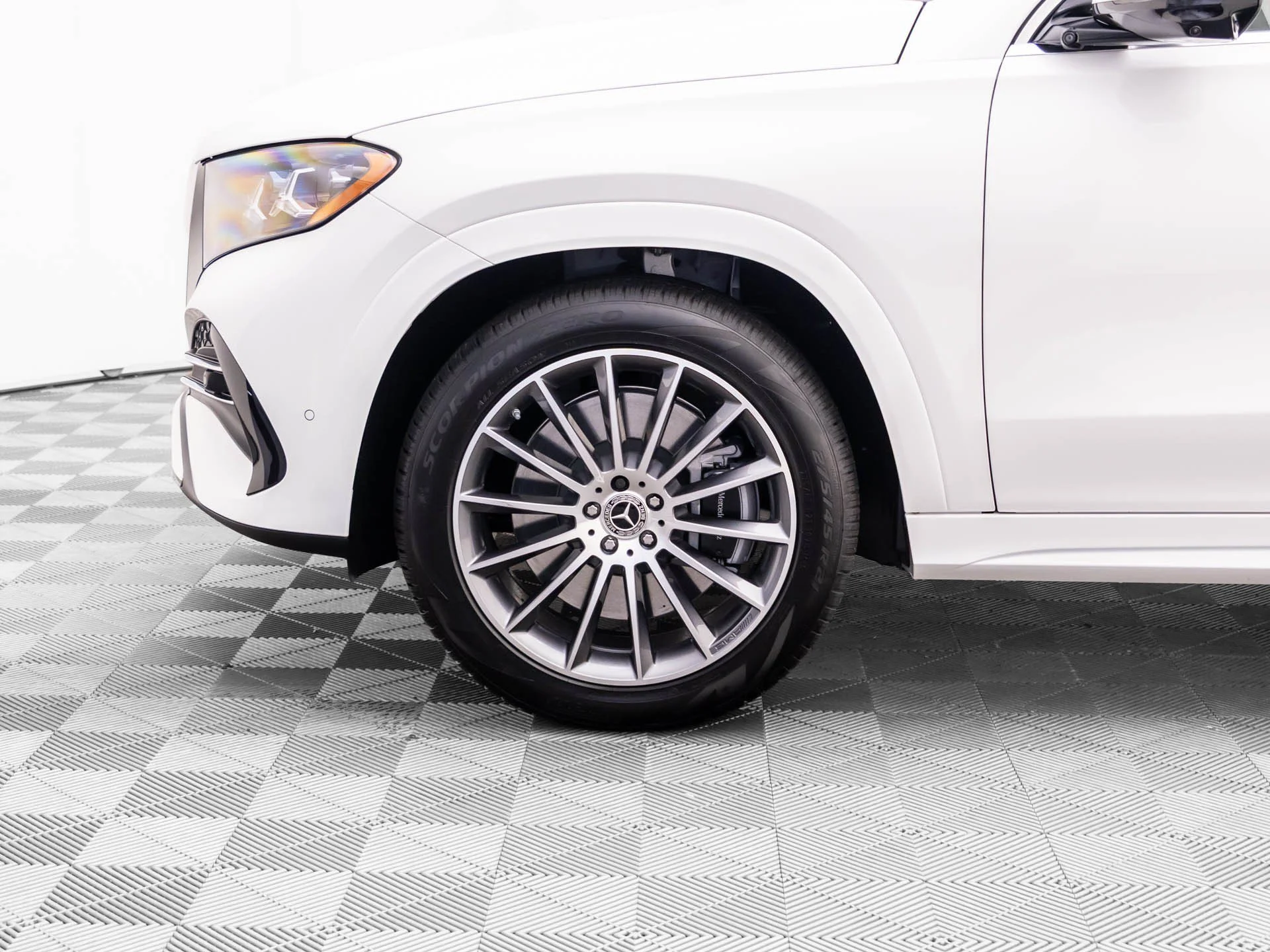 New 2027 White Mercedes-Benz GLE 450 image 38