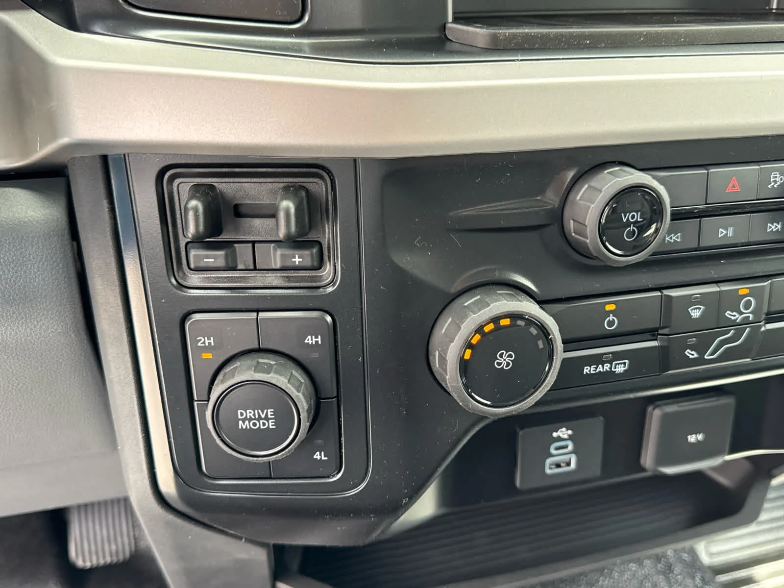 New 2026 Oxford White Ford F-550® XL image 28