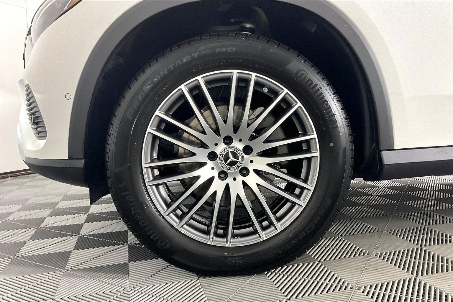 New 2026 Polar White Mercedes-Benz GLC 300 image 24