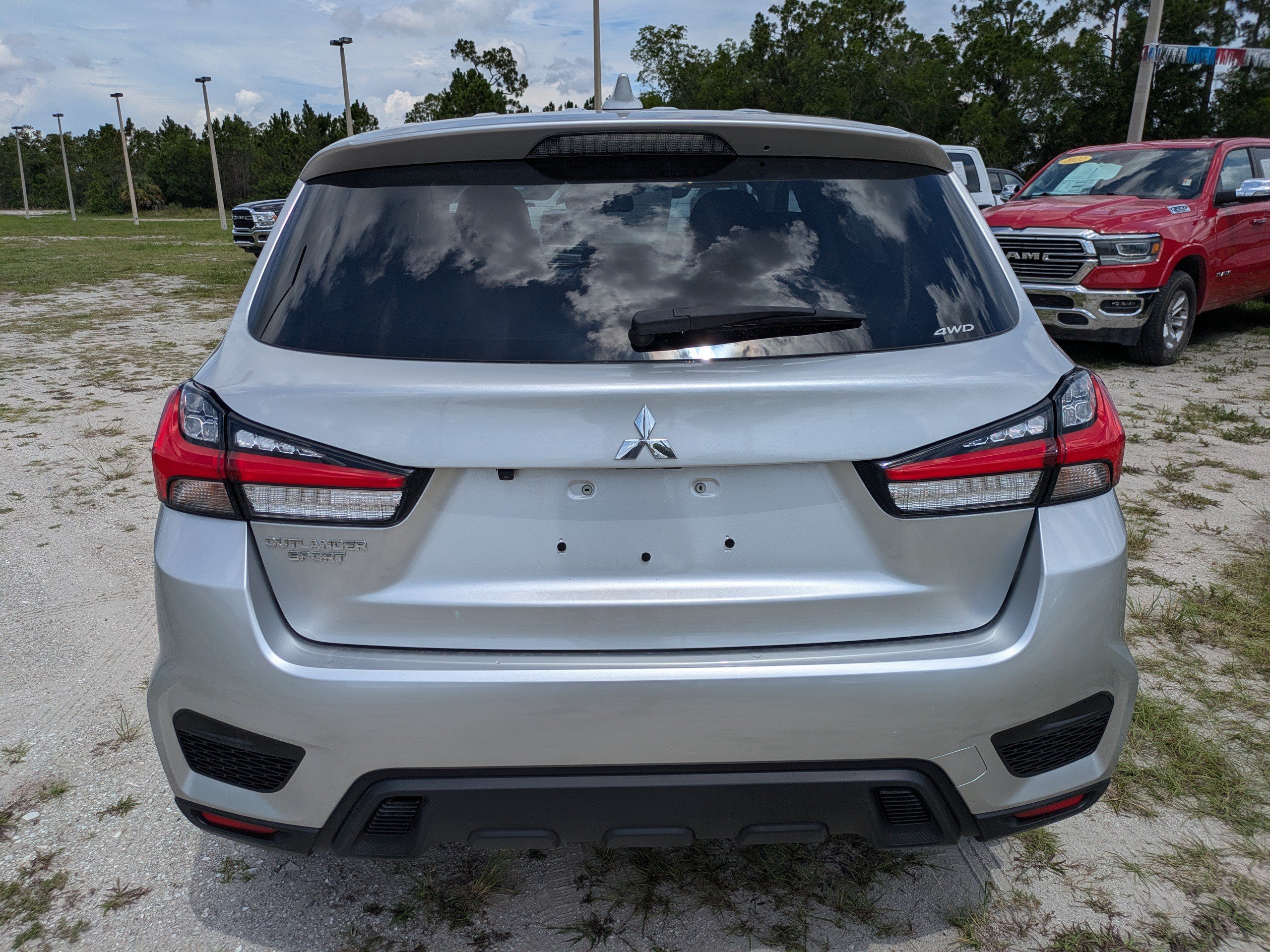 Used 2025 Silver Mitsubishi LE image 5
