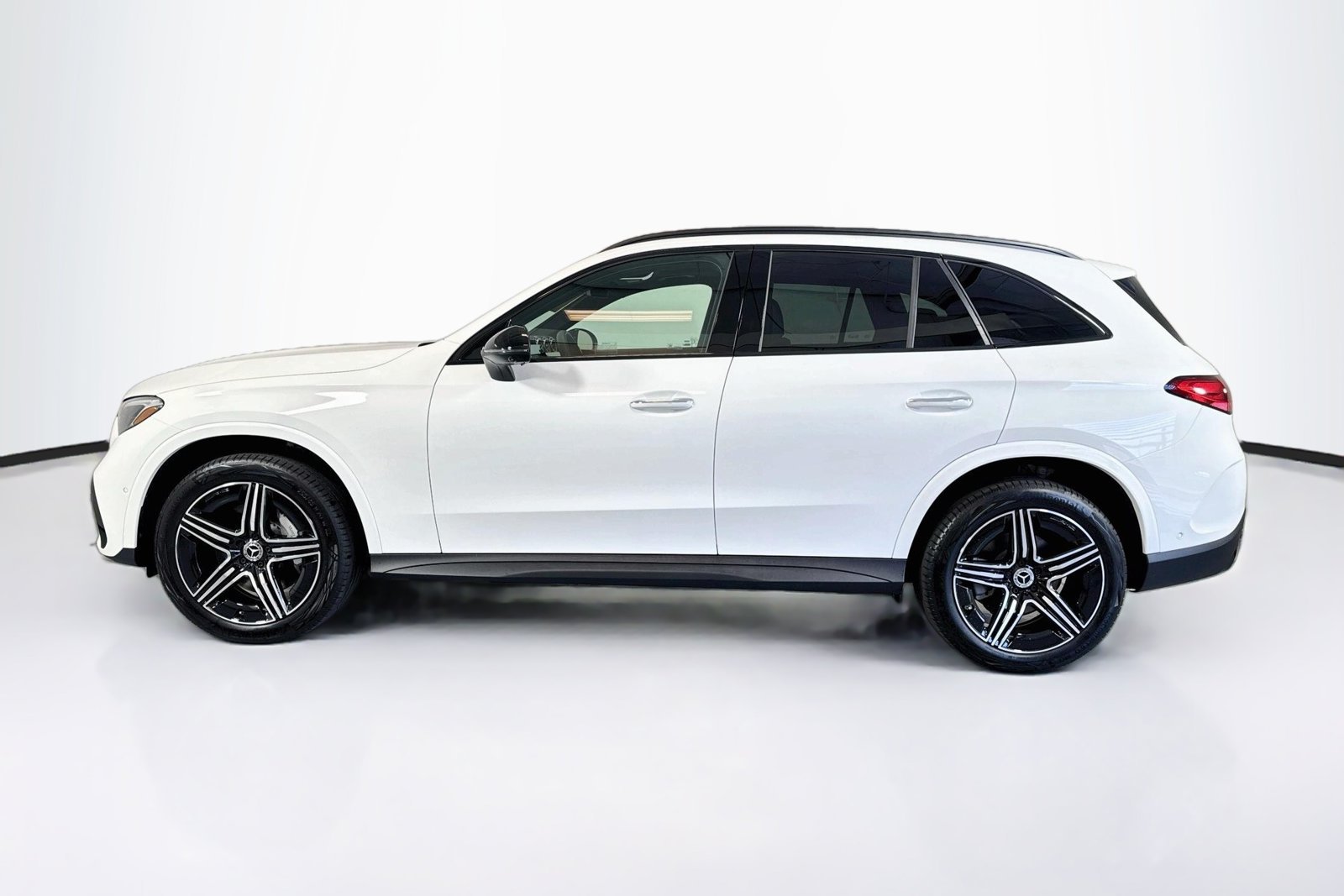 New 2026 Polar White Mercedes-Benz GLC 300 image 8