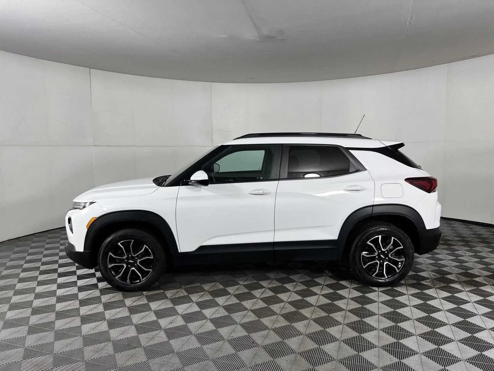 Used 2023 Summit White Chevrolet ACTIV image 4