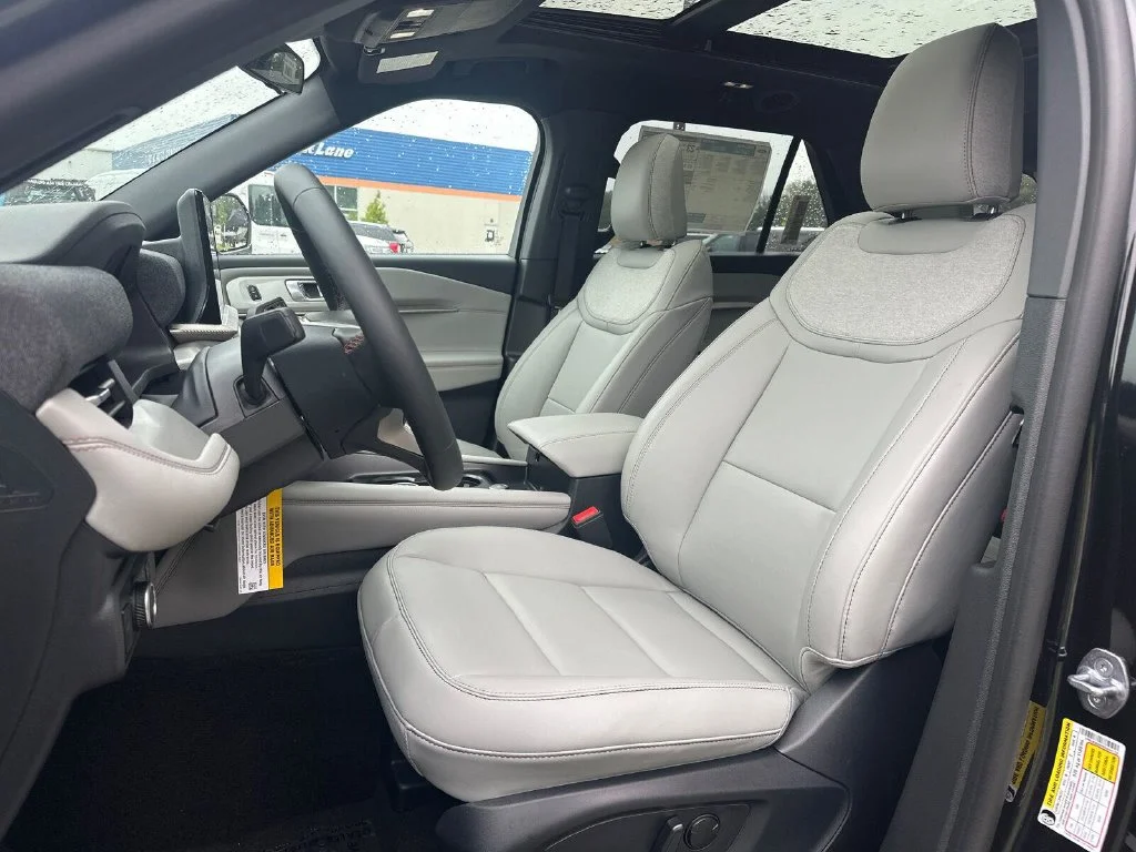 New 2027 Black Ford Active image 5