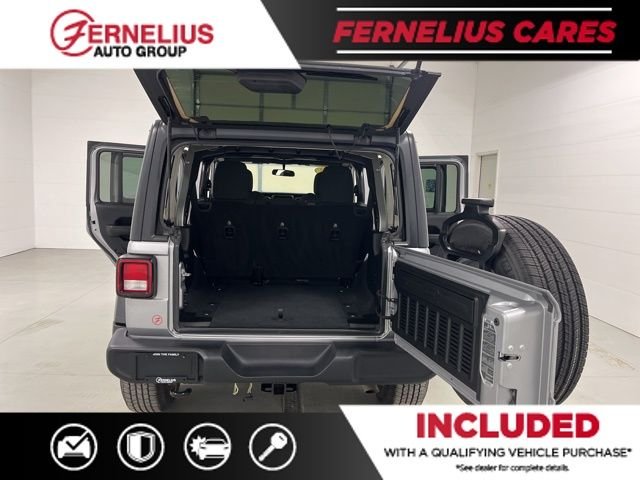 Used 2018 Silver Jeep Unlimited Sport S image 19