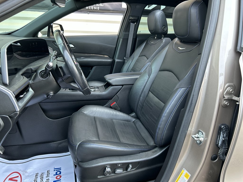 2024 Cadillac XT4 Sport - Photo 11