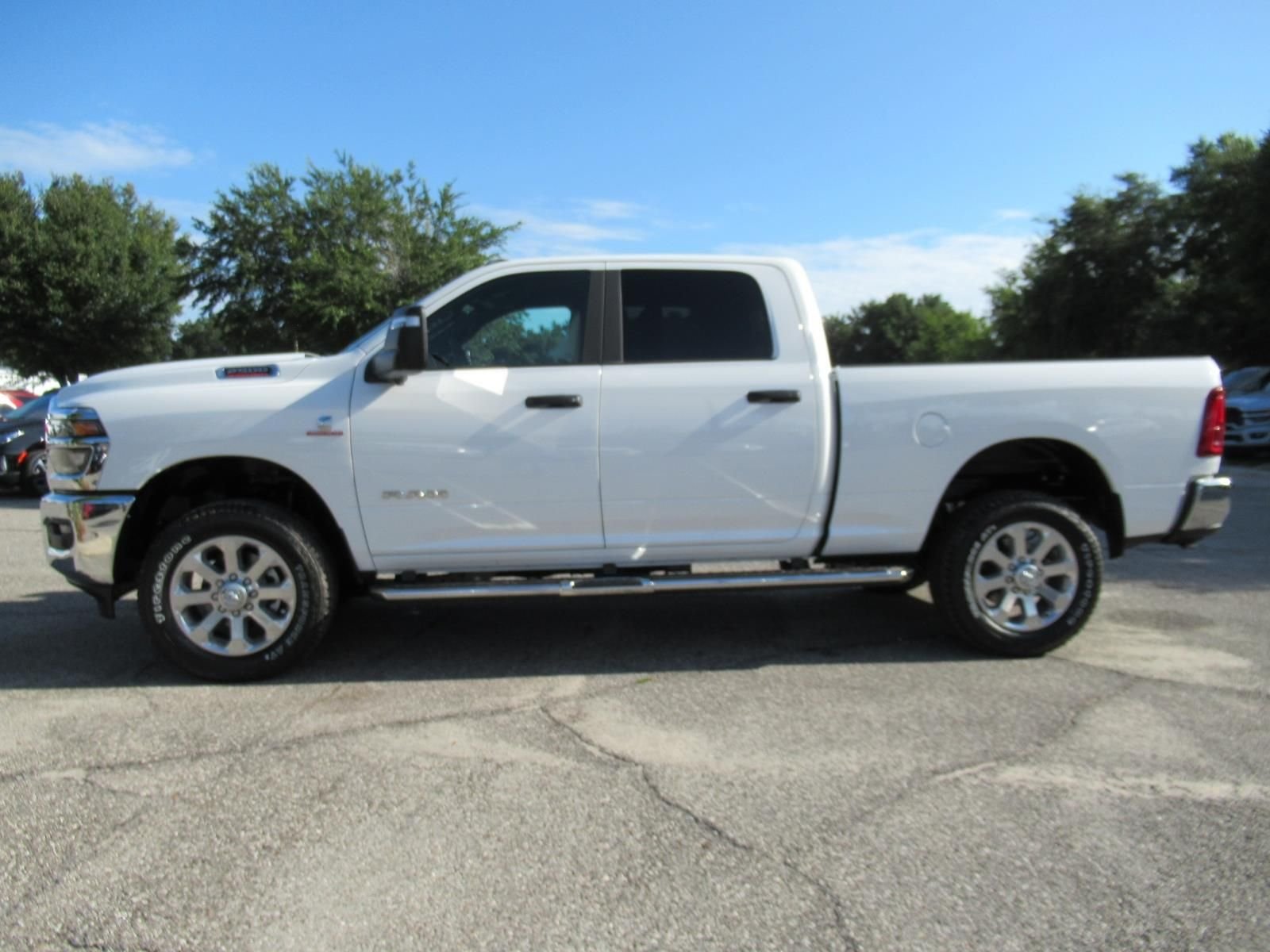 New 2026 Bright White Clear-Coat Exterior Paint RAM Big Horn image 4