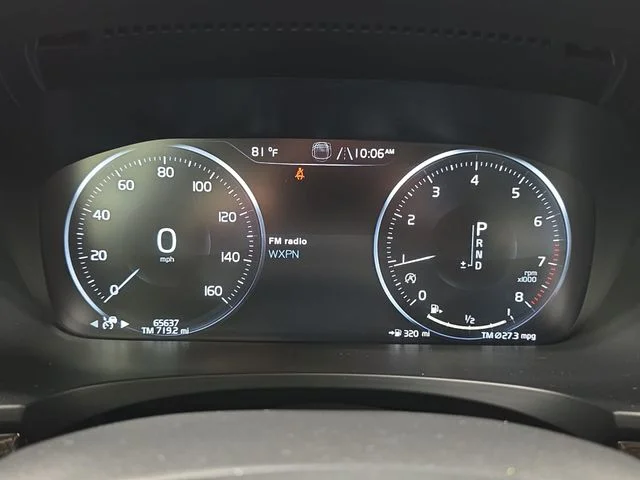 Used 2018 Gray Volvo T5 Momentum image 18
