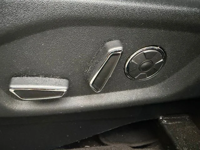 Used 2018 White Ford Limited image 10