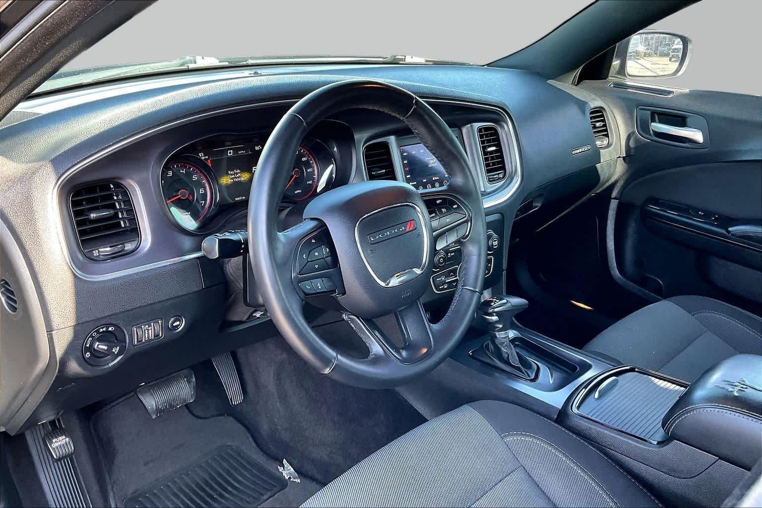 Used 2018 Pitch Black Clearcoat Dodge SXT image 16