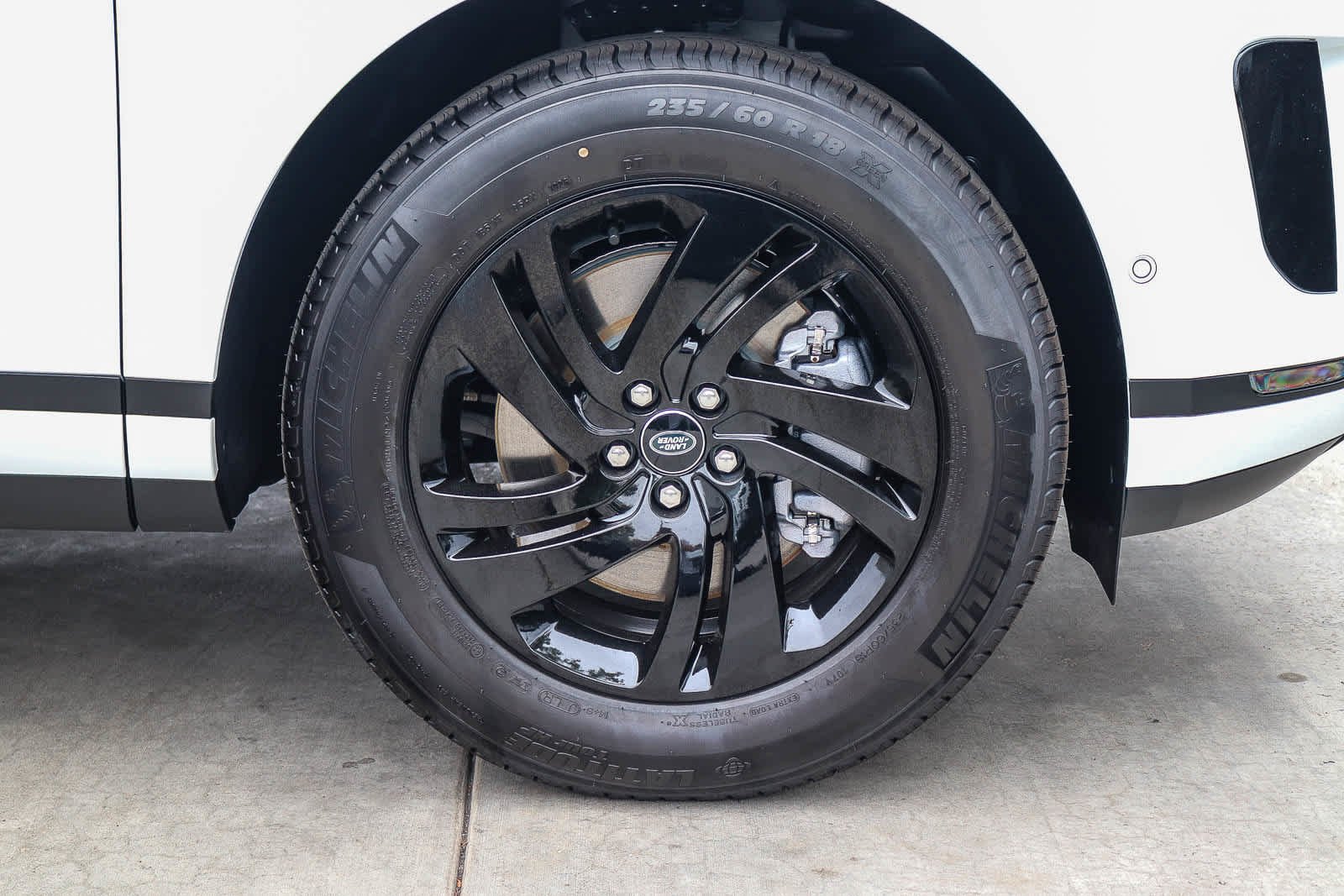 New 2026 Fuji White Land Rover Core S image 9