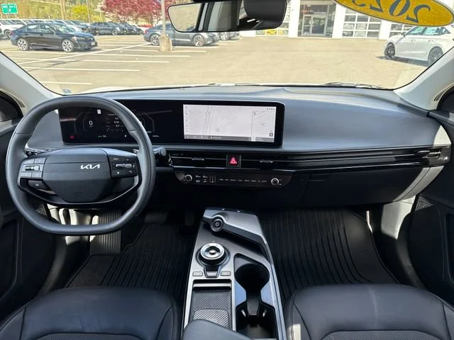 Used 2025 Glacier White Pearl Kia Light image 11