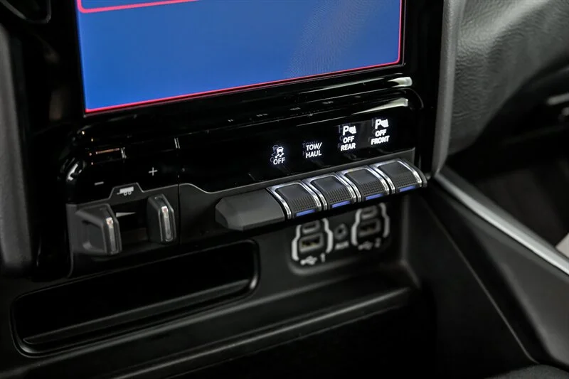 Used 2022 Diamond Black Crystal Pearl Coat RAM Big Horn image 29
