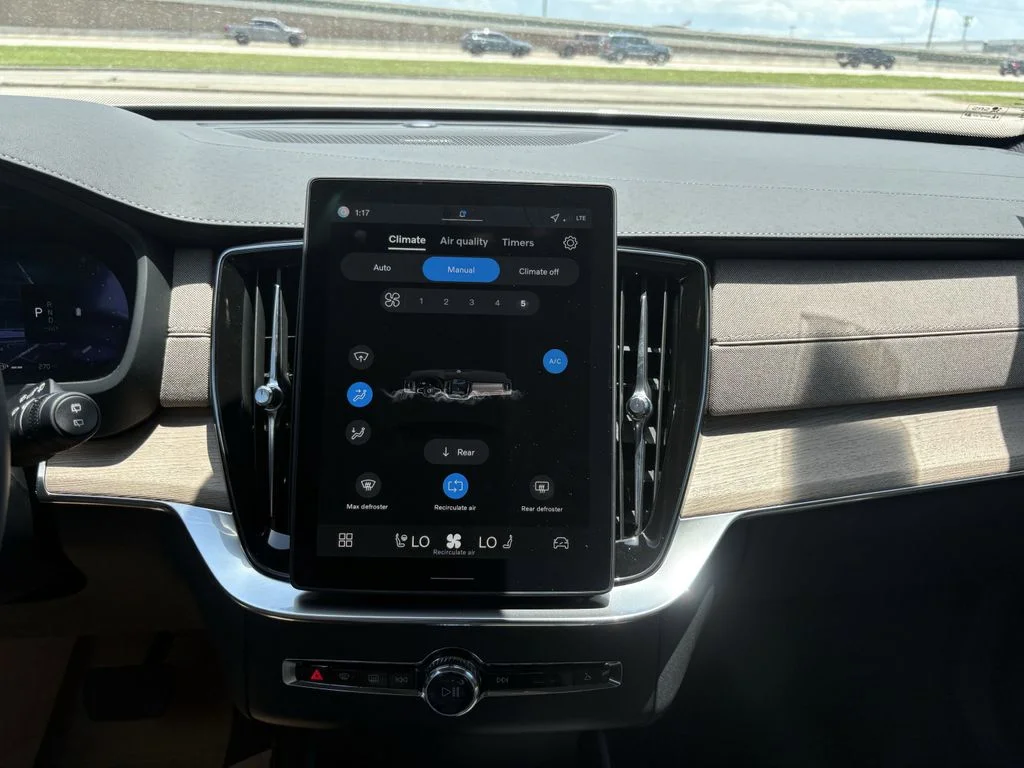 2026 Volvo XC90 Plus - Photo 16