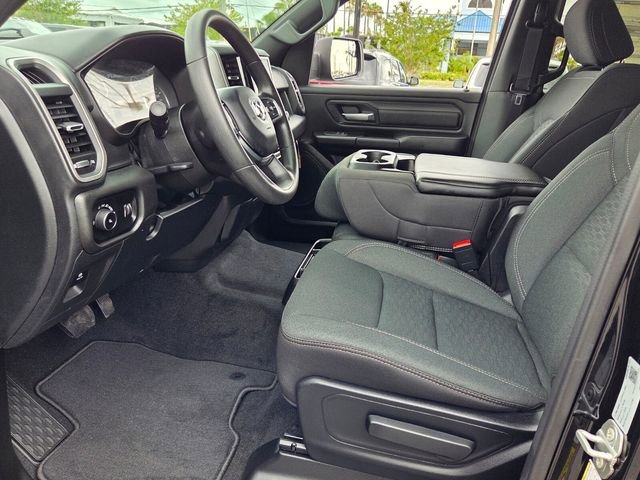 New 2026 Diamond Black Crystal Pearl-Coat Exterior Paint RAM Tradesman image 5