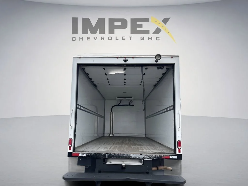 Used 2024 Summit White Chevrolet 1WT image 5