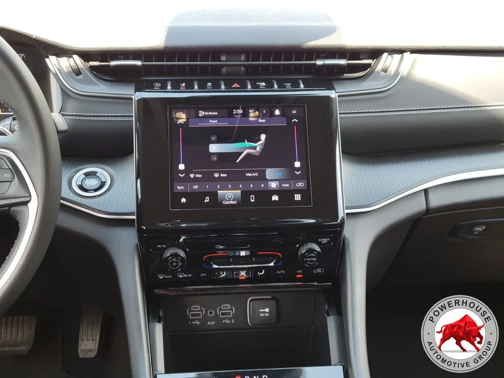Used 2023 White Jeep Laredo image 22