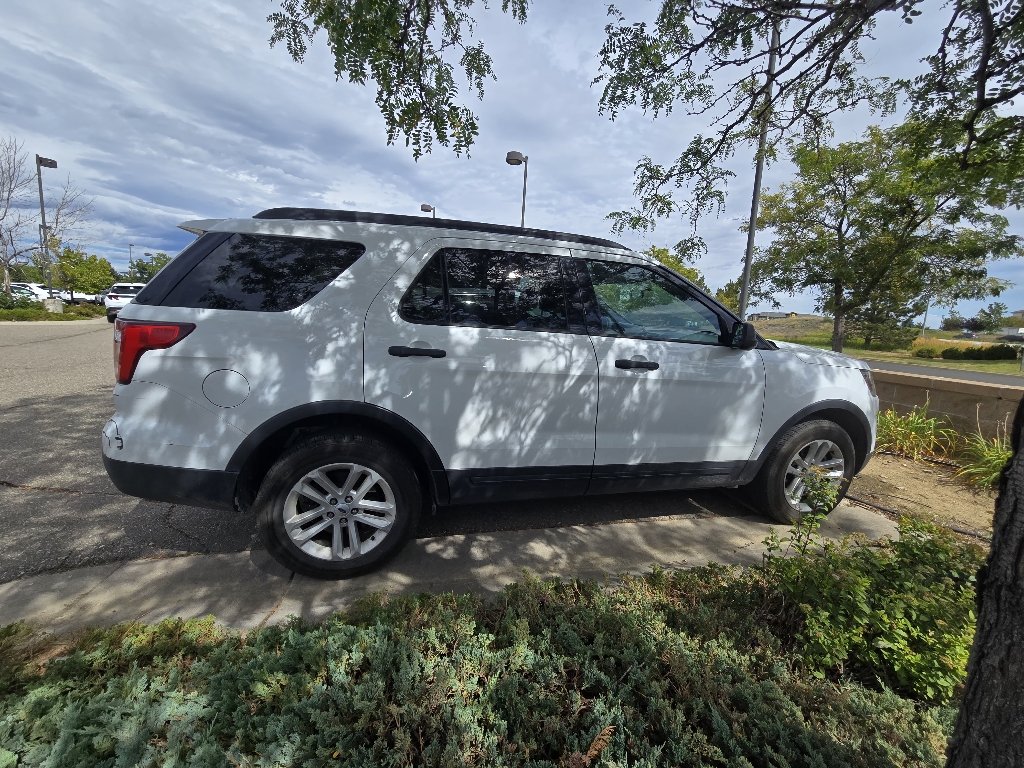 Used 2017 Oxford White Ford Base image 16
