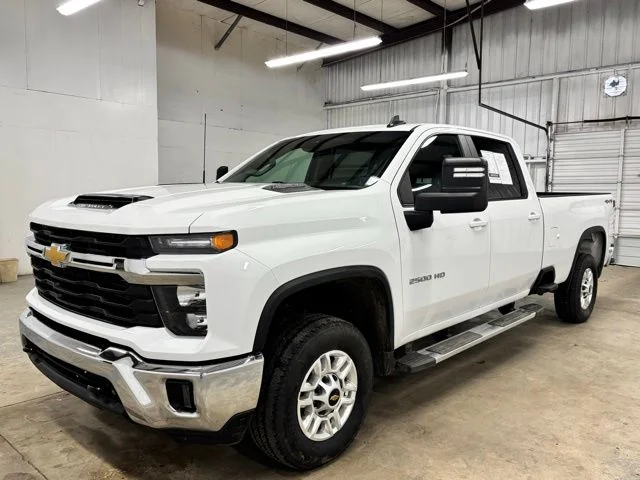Used 2025 White Chevrolet LT image 3