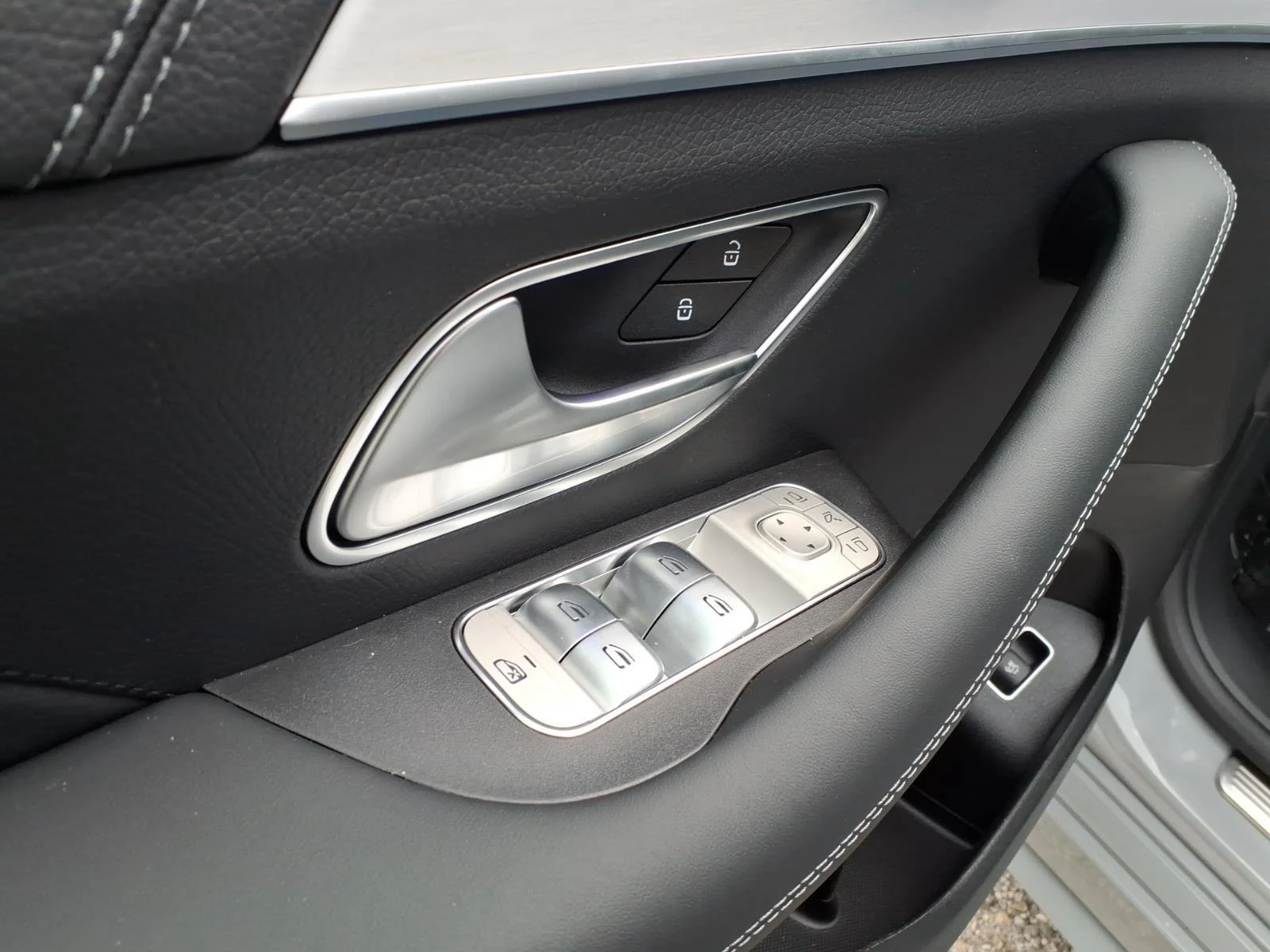 New 2026 MANUFAKTUR Alpine Grey Mercedes-Benz AMG® GLE 53 image 15