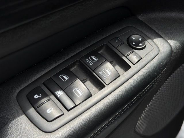 Used 2020 Silver Jeep Laredo E image 13