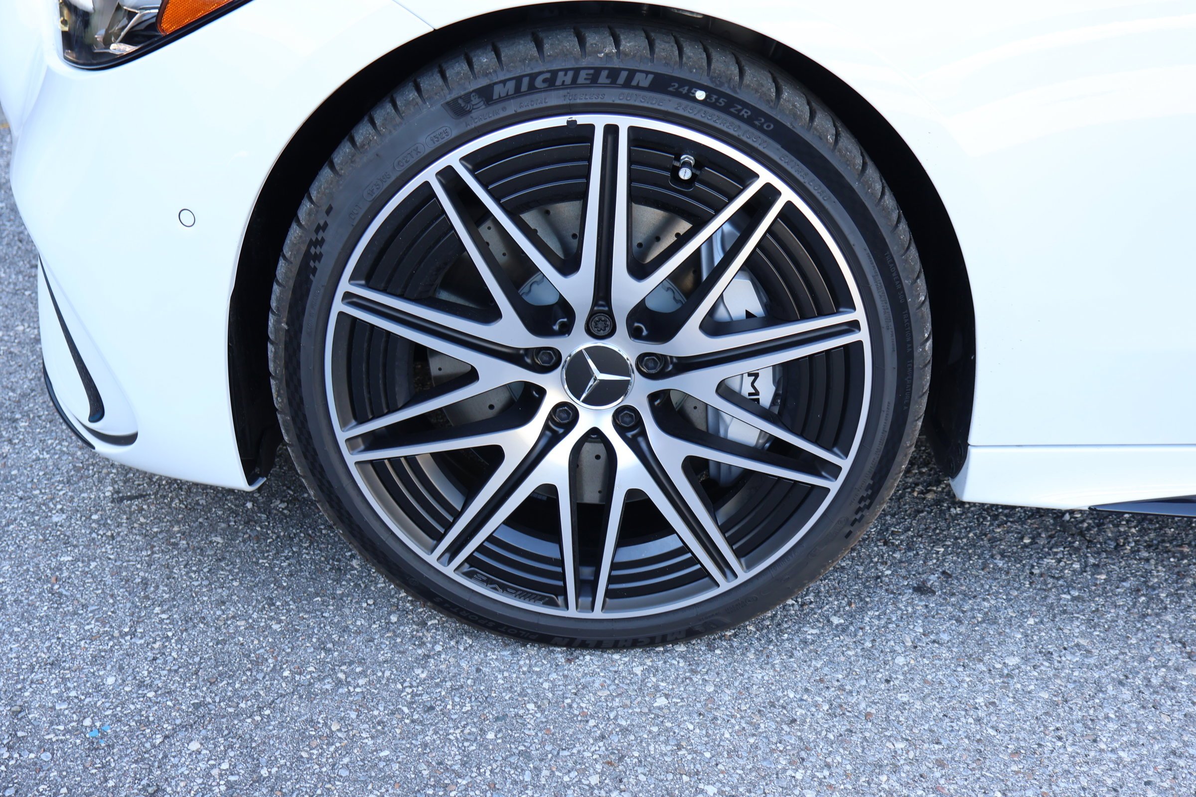 New 2026 MANUFAKTUR Moonlight White Metallic Mercedes-Benz AMG® C 43 image 12