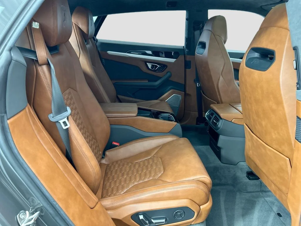 Used 2021  Lamborghini  image 21