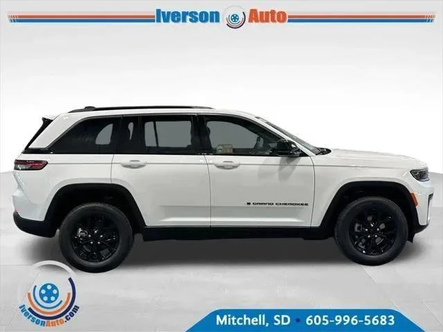 New 2026 Bright White Clearcoat Jeep Laredo image 9