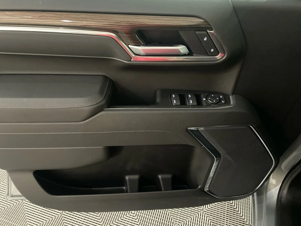 New 2026 Sterling Gray Metallic Chevrolet LT (2FL) image 10