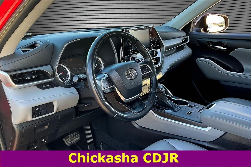 2022 Toyota Highlander XLE - Photo 16