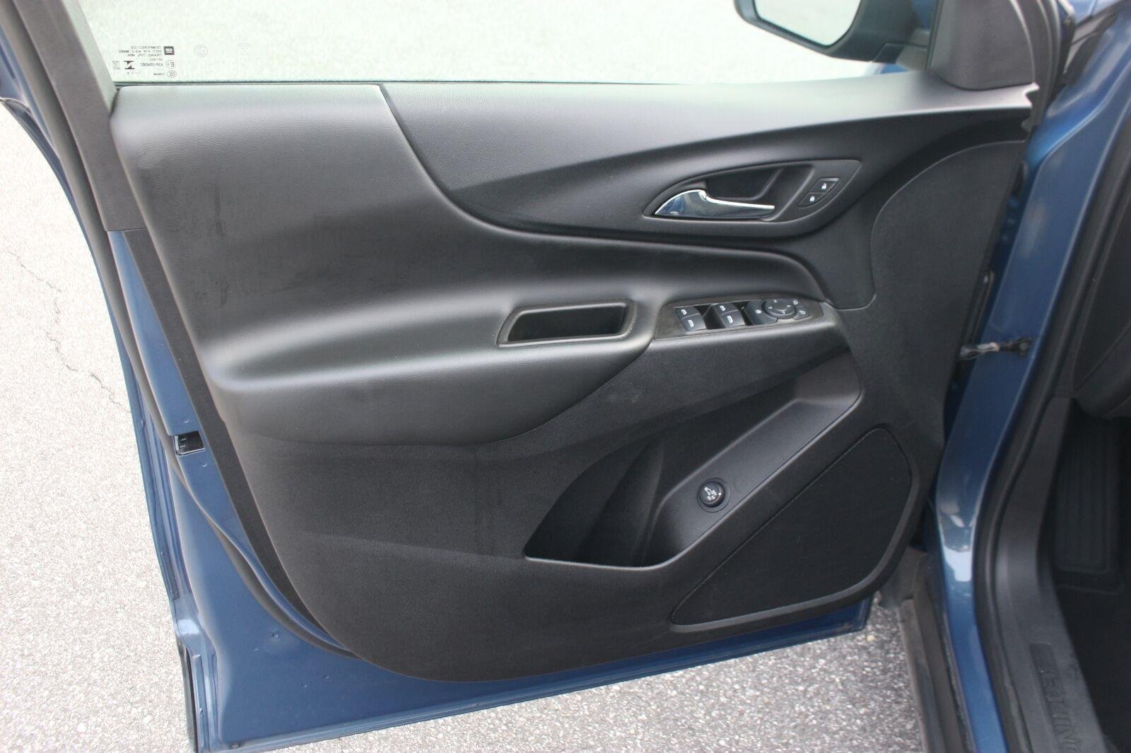 Used 2024 Lakeshore Blue Metallic Chevrolet LT image 10