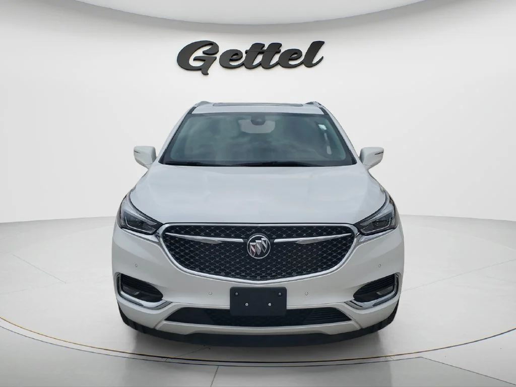 Used 2020 WHITE FROST TRICOAT Buick Avenir image 2