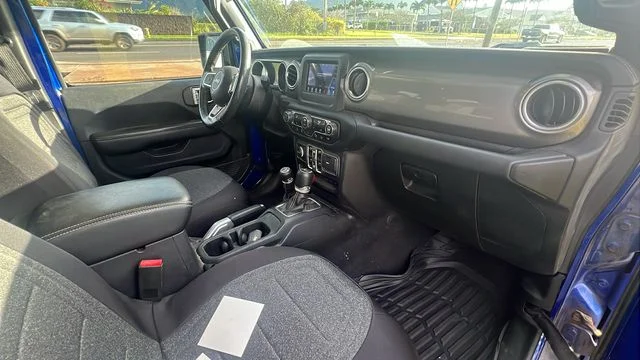 Used 2018 Blue Jeep Unlimited Sahara image 13