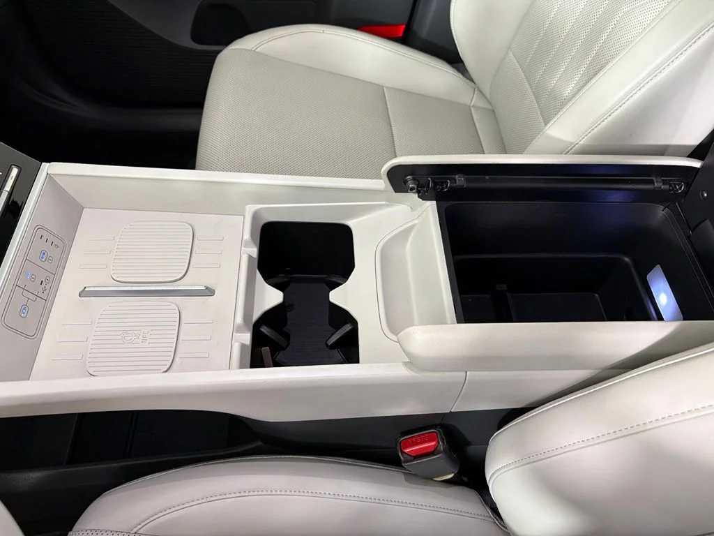 Used 2025 White Hyundai SEL image 31
