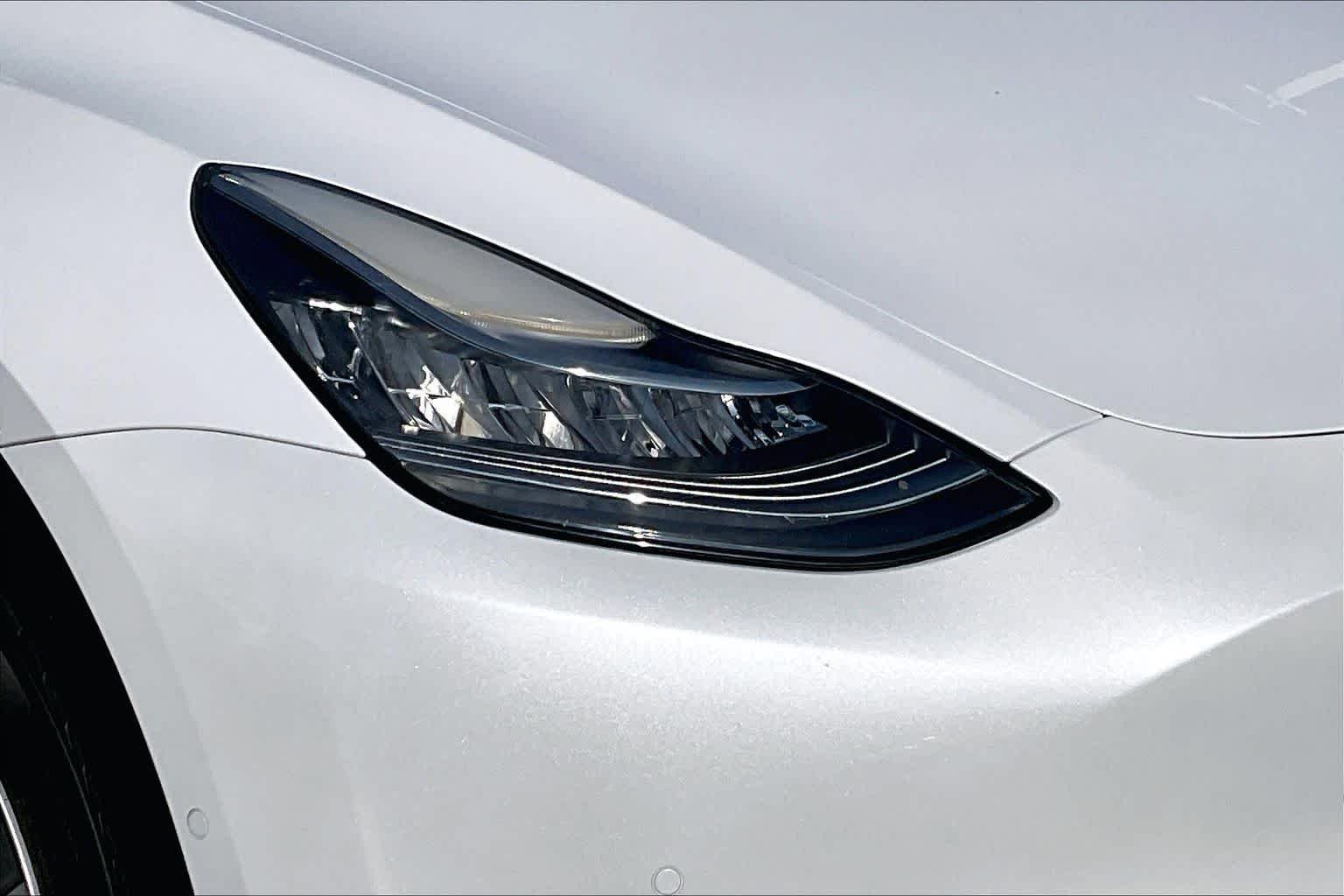 Used 2022 WHITE Tesla Long Range image 24